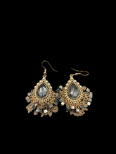 Load image into Gallery viewer, Gold tear drop earrings